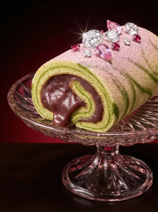 Doux gâteaux roses luxueux en diamants étincelants, réalisme extrême