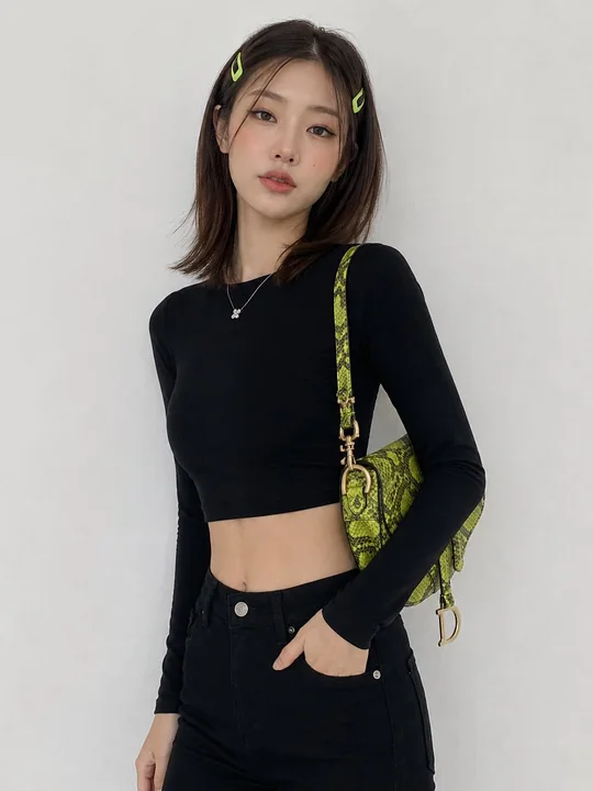 韩系少女与青柠绿蛇纹包摄影