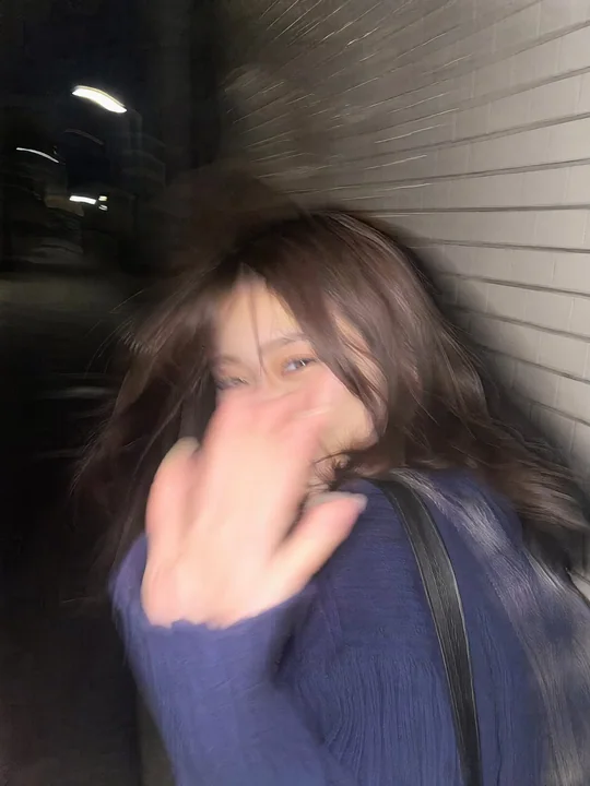 东京街头随手抓拍模糊夜景人像