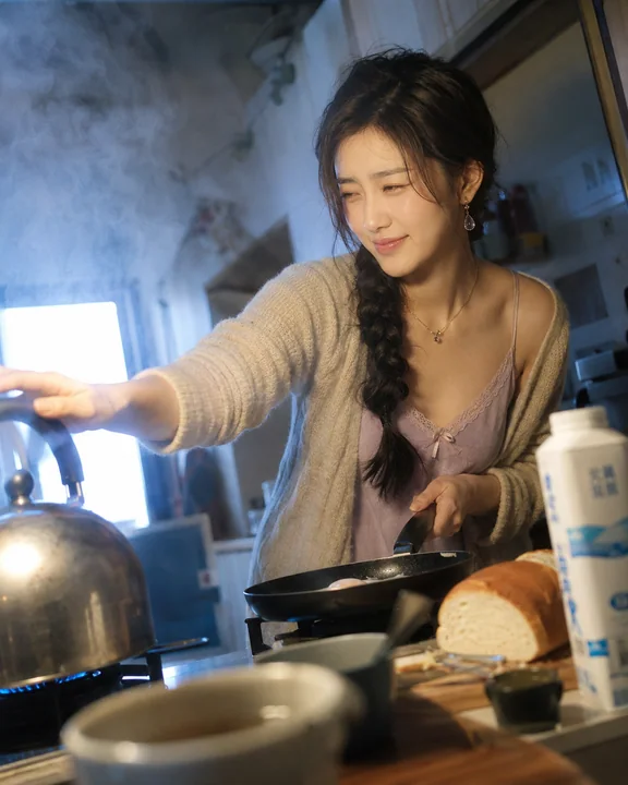 晨光厨房里的真实烟火气瞬间