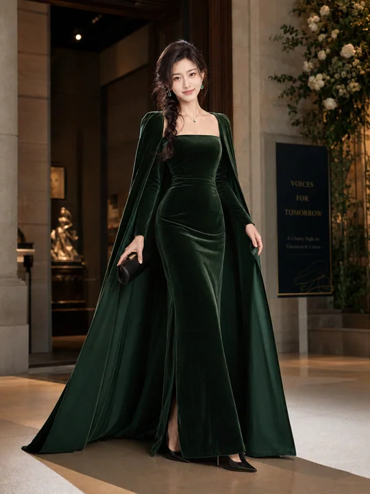 博物館チャリティナイト 深緑ベルベットのオートクチュールドレスのポートレート