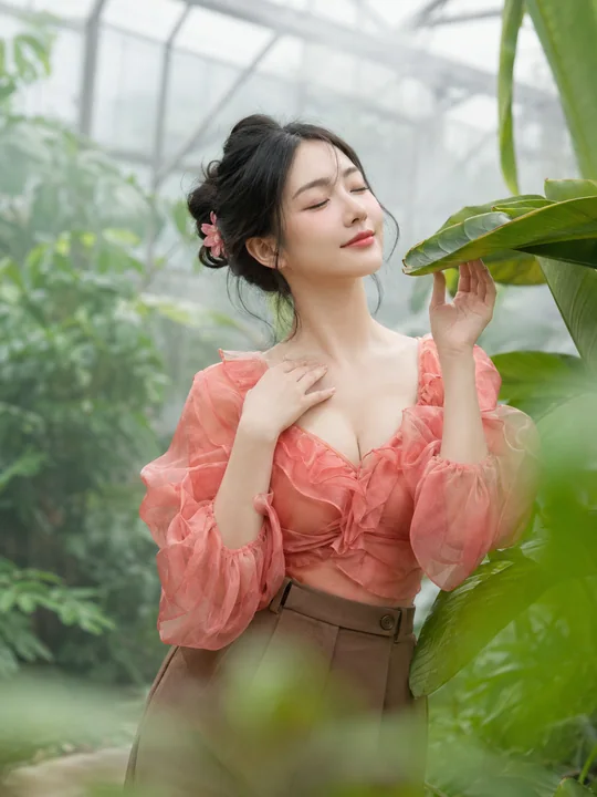 温室里的珊瑚粉梦幻美容人像