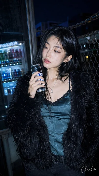 韩系冷蓝夜街CCD直闪人像写真