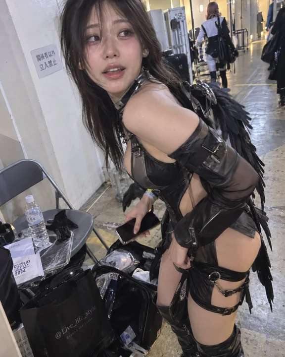 近未来堕天使COS活动后深夜手机抓拍