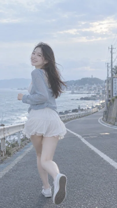 韩国风穿搭博主海滨公路氛围感写真