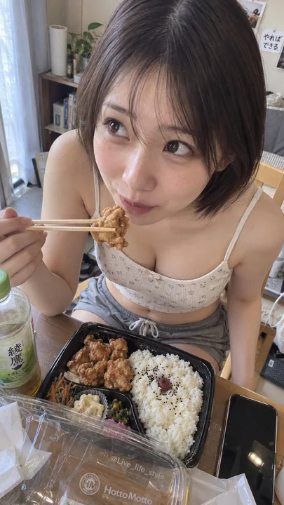 20岁虚构日本女性吃炸鸡便当奇迹快照