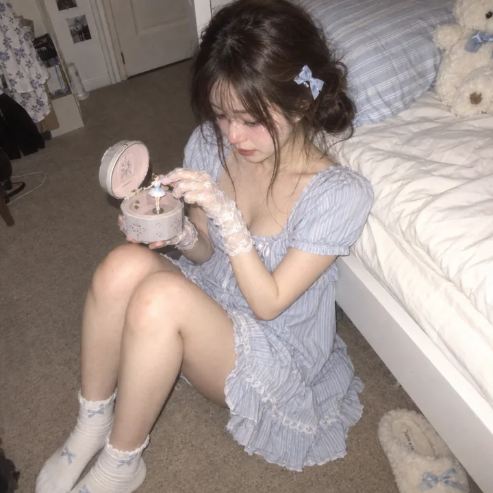 CCD视角下卧室里的音乐盒少女