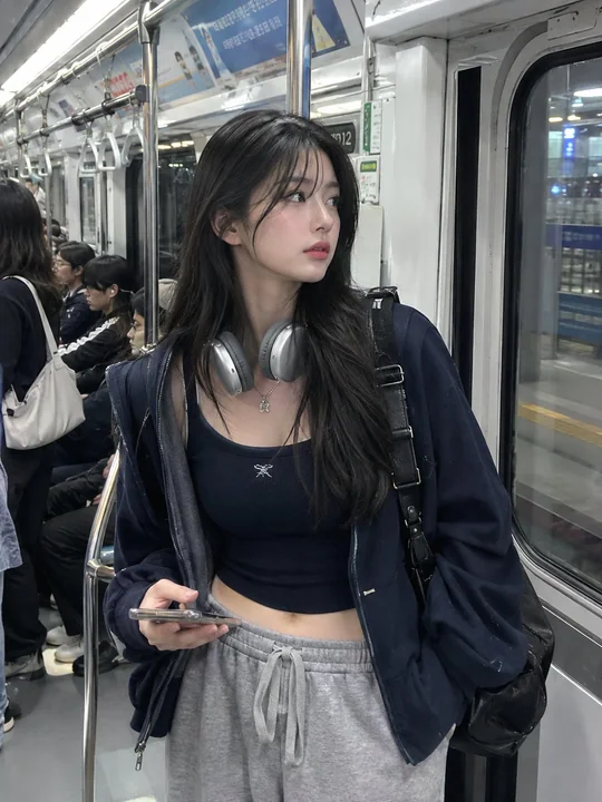 首尔地铁现代街头风女性纪实摄影