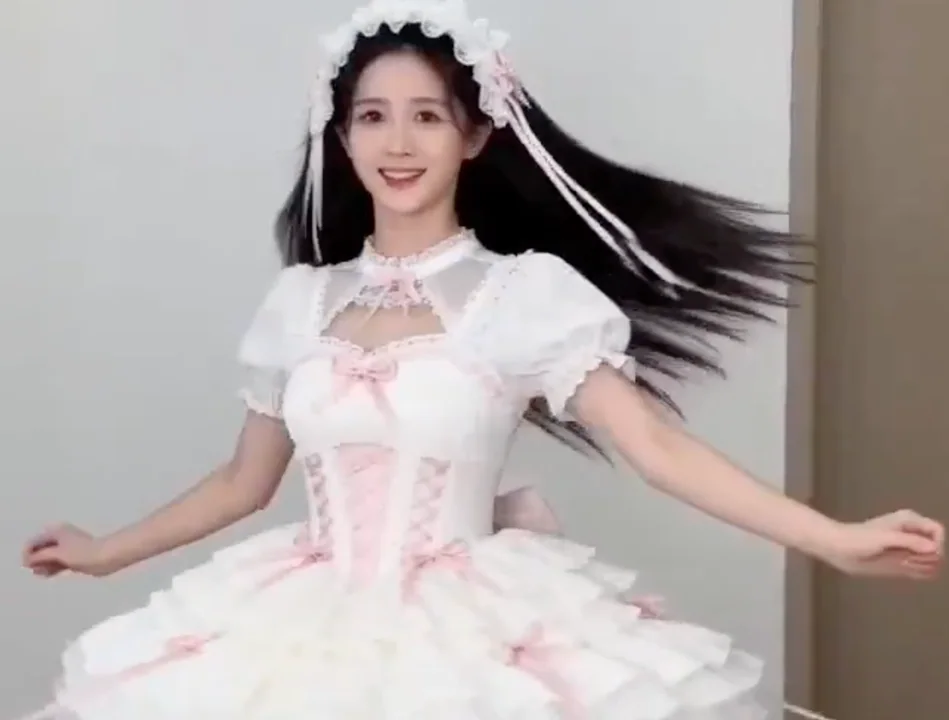 10秒10変!元気少女の着替えショー