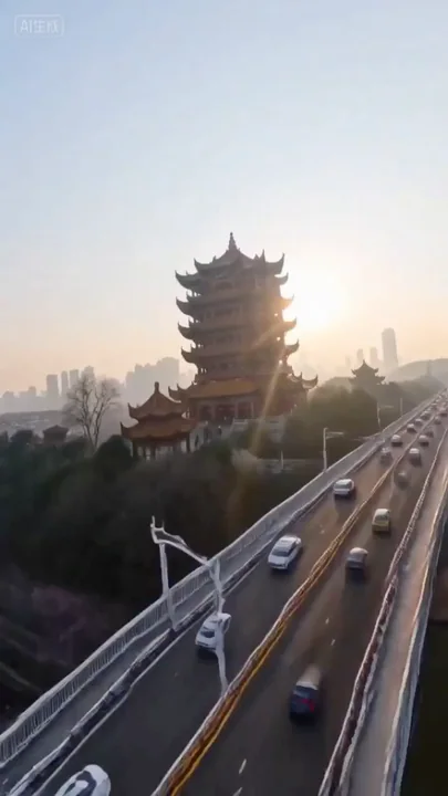 Panoramique historique et moderne de Wuhan vue par le cap d'un drone