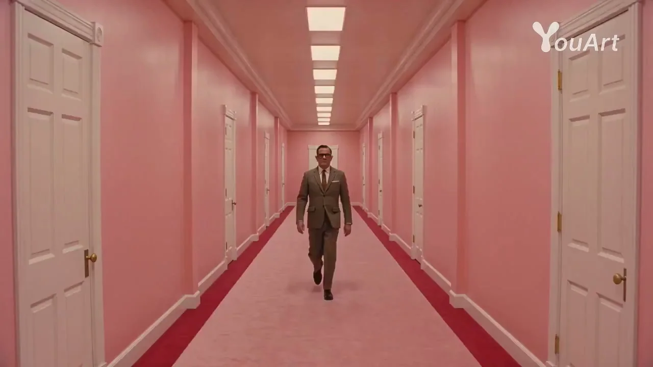 Teaser de film en pastel symétrique façon Wes Anderson