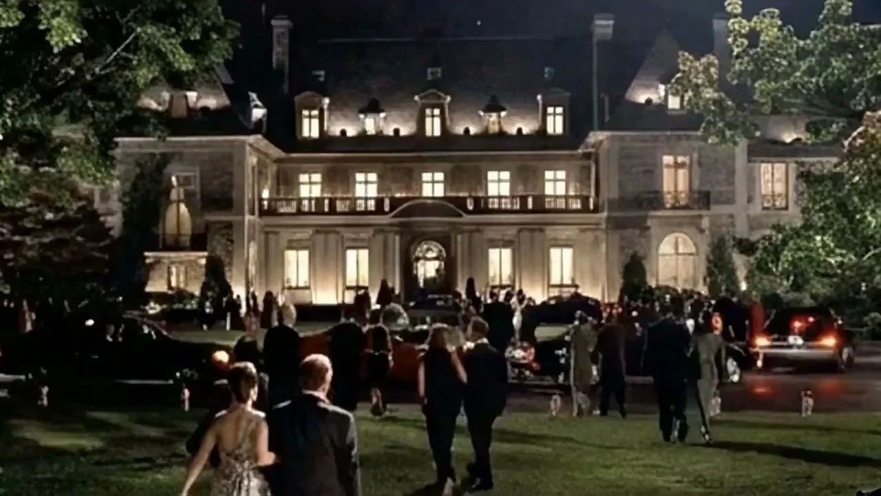 Vidéo musicale pour une fête de style villa de luxe.