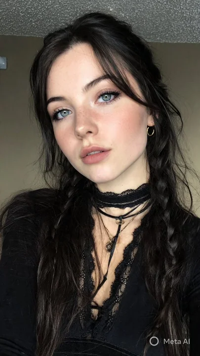 氛围感拉满的 E-girl 软妹哥特风自拍