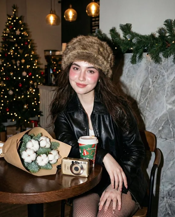 Sweet and cool Christmas fur hat under Y2K flashlights