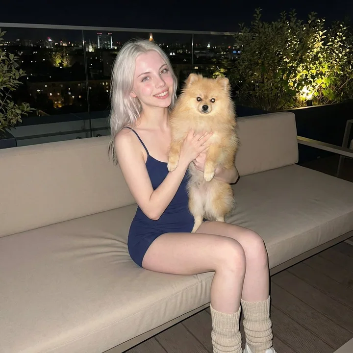 A warm, healing moment holding a Pomeranian under the night sky